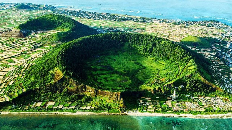 Đến L&yacute; Sơn ngắm trầm t&iacute;ch c&aacute;c đợt phun tr&agrave;o n&uacute;i lửa h&agrave;ng triệu năm- Ảnh 2.