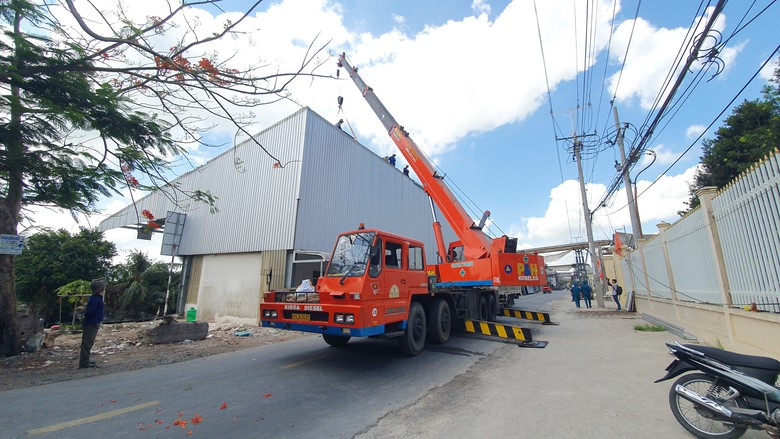 Cần Thơ: Sụt l&uacute;n bờ k&ecirc;nh cạnh ĐT921, thiệt hại khoảng 10 tỷ- Ảnh 4.