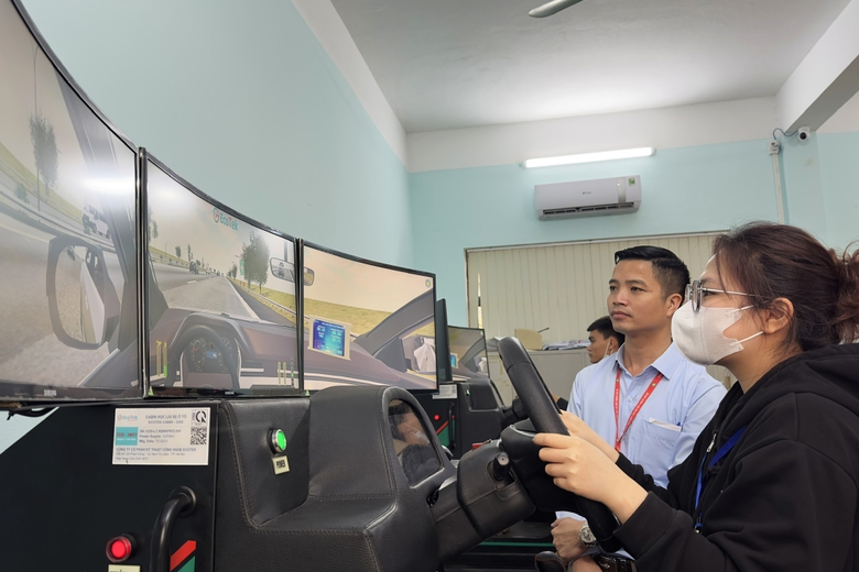 Quảng Ninh: Ngồi nhà vẫn quản chặt, xử nghiêm xe kinh doanh vận tải- Ảnh 3. Quảng Ninh: Ngồi nhà vẫn quản chặt, xử nghiêm xe kinh doanh vận tải- Ảnh 3.