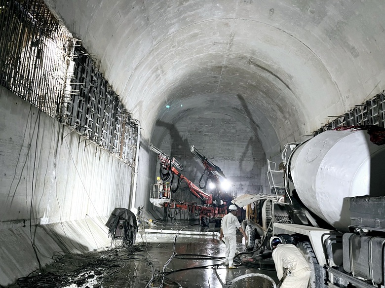 Vượt kh&oacute; th&ocirc;ng hầm Sơn Triệu tr&ecirc;n cao tốc Quy Nhơn - Ch&iacute; Thạnh trước 1 th&aacute;ng- Ảnh 5.