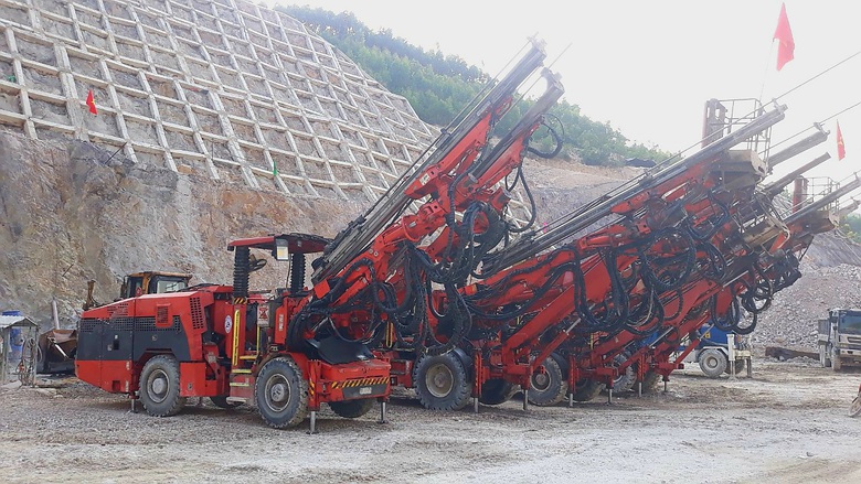 Vượt kh&oacute; th&ocirc;ng hầm Sơn Triệu tr&ecirc;n cao tốc Quy Nhơn - Ch&iacute; Thạnh trước 1 th&aacute;ng- Ảnh 8.