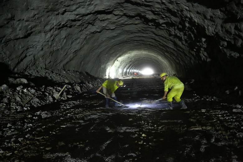 Vượt kh&oacute; th&ocirc;ng hầm Sơn Triệu tr&ecirc;n cao tốc Quy Nhơn - Ch&iacute; Thạnh trước 1 th&aacute;ng- Ảnh 2.