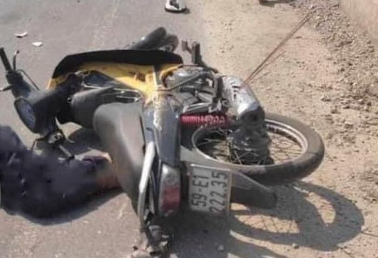 Cụ &ocirc;ng 70 tuổi bị xe đầu k&eacute;o c&aacute;n tử vong sau c&uacute; tự ng&atilde;- Ảnh 1.