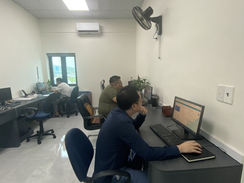 Quảng Ninh: Ngồi nhà vẫn quản chặt, xử nghiêm xe kinh doanh vận tải- Ảnh 2. Quảng Ninh: Ngồi nhà vẫn quản chặt, xử nghiêm xe kinh doanh vận tải- Ảnh 2.