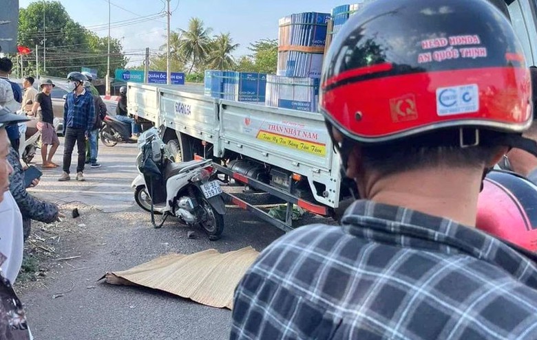 Hiện trường vụ tai nạn khiến người phụ nữ tử vong tại chỗ.