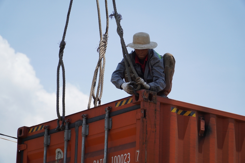 Kh&aacute;ch h&agrave;ng được miễn ph&iacute; trung chuyển h&agrave;ng h&oacute;a qua hầm đường sắt sạt lở- Ảnh 5.