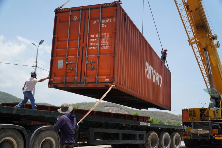 Kh&aacute;ch h&agrave;ng được miễn ph&iacute; trung chuyển h&agrave;ng h&oacute;a qua hầm đường sắt sạt lở- Ảnh 4.