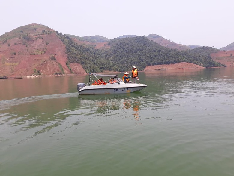 Huy động gần 400 người t&igrave;m nạn nh&acirc;n mất t&iacute;ch v&igrave; lật thuyền ở Lai Ch&acirc;u- Ảnh 3.