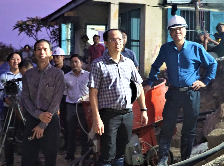 Vỡ &ograve;a cảm x&uacute;c thời khắc th&ocirc;ng hầm đường sắt Đ&egrave;o Cả- Ảnh 2.