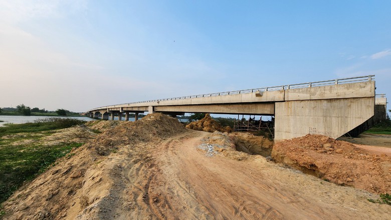 Công trường dự án đường ven biển gần 1.200 tỷ vắng lặng- Ảnh 5. Công trường dự án đường ven biển gần 1.200 tỷ vắng lặng- Ảnh 5.