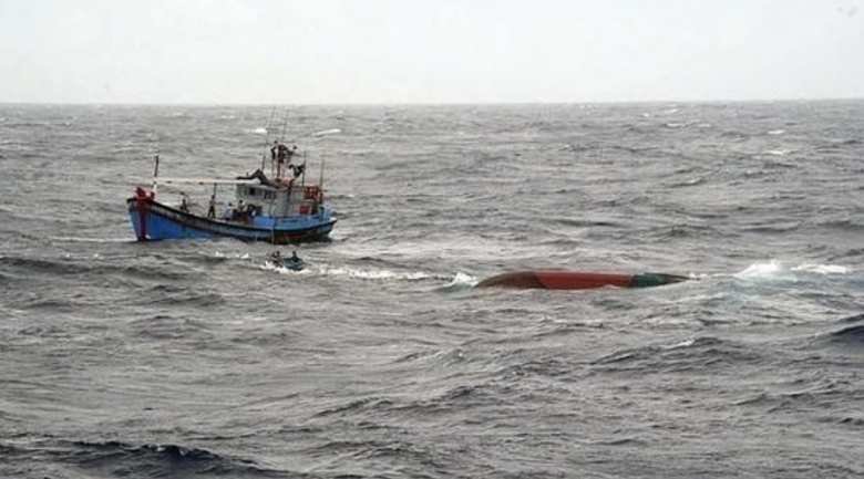 Vụ ch&igrave;m t&agrave;u tr&ecirc;n v&ugrave;ng biển Quảng Ninh: Huy động phương tiện t&igrave;m kiếm 4 ngư d&acirc;n mất t&iacute;ch- Ảnh 1.