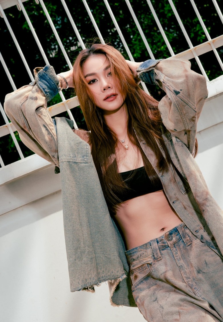 Siêu mẫu Thanh Hằng tiết lộ cuộc sống hôn nhân với chồng nhạc trưởng- Ảnh 1. Siêu mẫu Thanh Hằng tiết lộ cuộc sống hôn nhân với chồng nhạc trưởng- Ảnh 1.