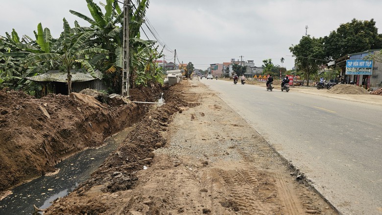 Hải Dương: Ngổn ngang c&ocirc;ng trường đường tỉnh 391, nghi vấn g&acirc;y nứt nh&agrave; d&acirc;n- Ảnh 1.