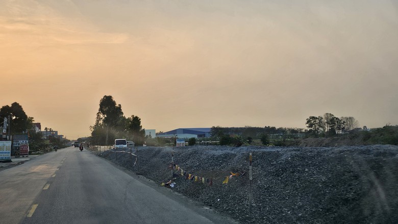 Hải Dương: Ngổn ngang c&ocirc;ng trường đường tỉnh 391, nghi vấn g&acirc;y nứt nh&agrave; d&acirc;n- Ảnh 12.