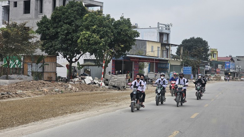 Hải Dương: Ngổn ngang c&ocirc;ng trường đường tỉnh 391, nghi vấn g&acirc;y nứt nh&agrave; d&acirc;n- Ảnh 3.