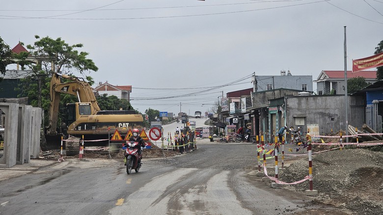 Hải Dương: Ngổn ngang c&ocirc;ng trường đường tỉnh 391, nghi vấn g&acirc;y nứt nh&agrave; d&acirc;n- Ảnh 7.