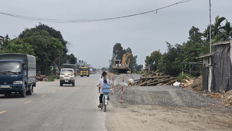 Hải Dương: Ngổn ngang c&ocirc;ng trường đường tỉnh 391, nghi vấn g&acirc;y nứt nh&agrave; d&acirc;n- Ảnh 6.