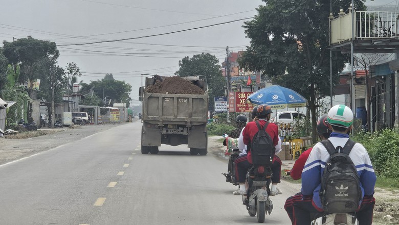 Hải Dương: Ngổn ngang c&ocirc;ng trường đường tỉnh 391, nghi vấn g&acirc;y nứt nh&agrave; d&acirc;n- Ảnh 4.
