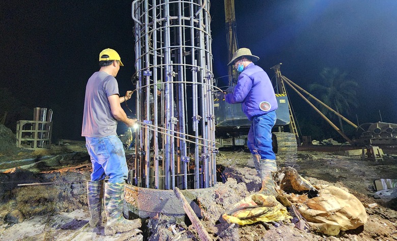 “Không ngủ” trên công trường cao tốc Khánh Hòa - Buôn Ma Thuột- Ảnh 2. “Không ngủ” trên công trường cao tốc Khánh Hòa - Buôn Ma Thuột- Ảnh 2.
