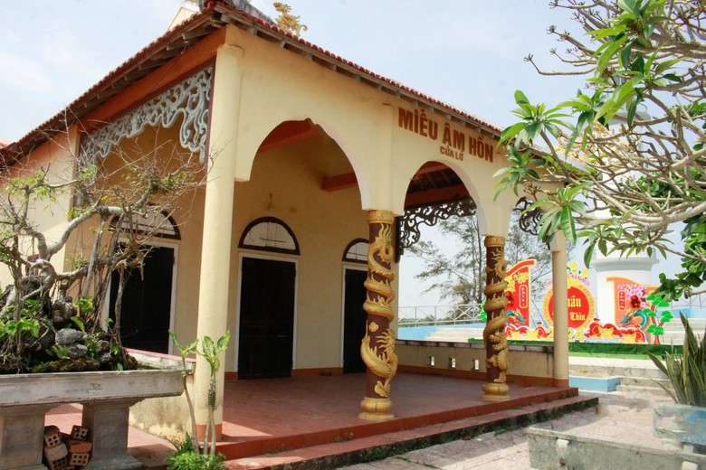 Độc đ&aacute;o miếu thờ h&igrave;nh con t&agrave;u 1.500m2 nơi cửa biển Quảng Ng&atilde;i- Ảnh 9.