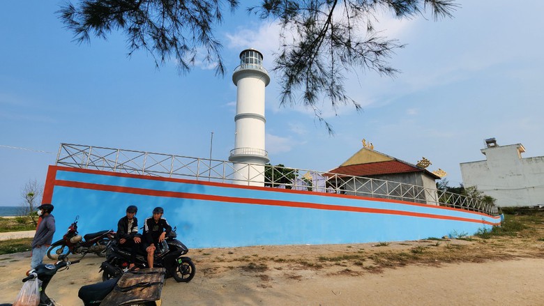 Độc đ&aacute;o miếu thờ h&igrave;nh con t&agrave;u 1.500m2 nơi cửa biển Quảng Ng&atilde;i- Ảnh 7.