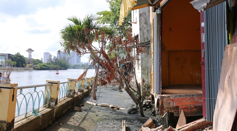 TP.HCM: Khẩn cấp di dời 32 hộ d&acirc;n tại bờ k&egrave; Thanh Đa trước m&ugrave;a mưa- Ảnh 1.