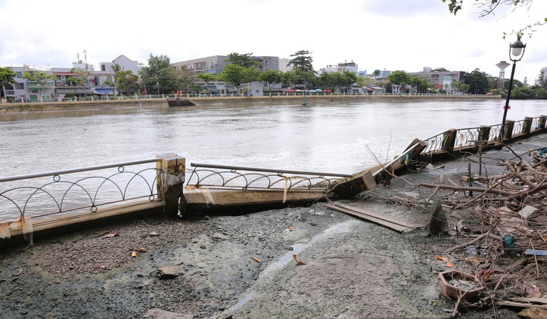 TP.HCM: Khẩn cấp di dời 32 hộ d&acirc;n tại bờ k&egrave; Thanh Đa trước m&ugrave;a mưa- Ảnh 2.