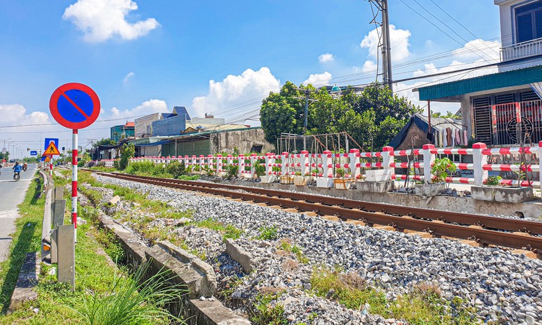 Tai nạn đường sắt giảm nhờ thực hiện nghiêm quy định pháp luật về an toàn- Ảnh 2. Tai nạn đường sắt giảm nhờ thực hiện nghiêm quy định pháp luật về an toàn- Ảnh 2.