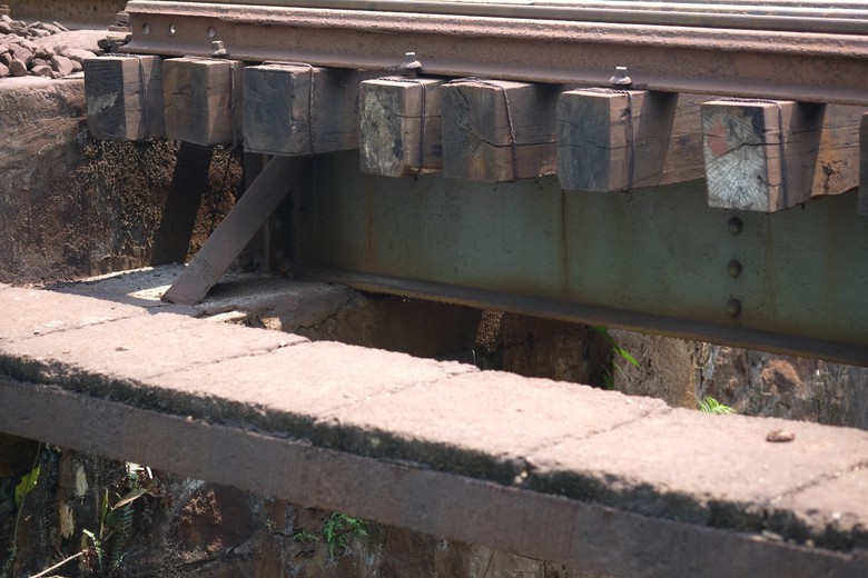 Cận cảnh cầu, hầm đường sắt qua đèo Hải Vân xuống cấp, thấm dột- Ảnh 6. Cận cảnh cầu, hầm đường sắt qua đèo Hải Vân xuống cấp, thấm dột- Ảnh 6.
