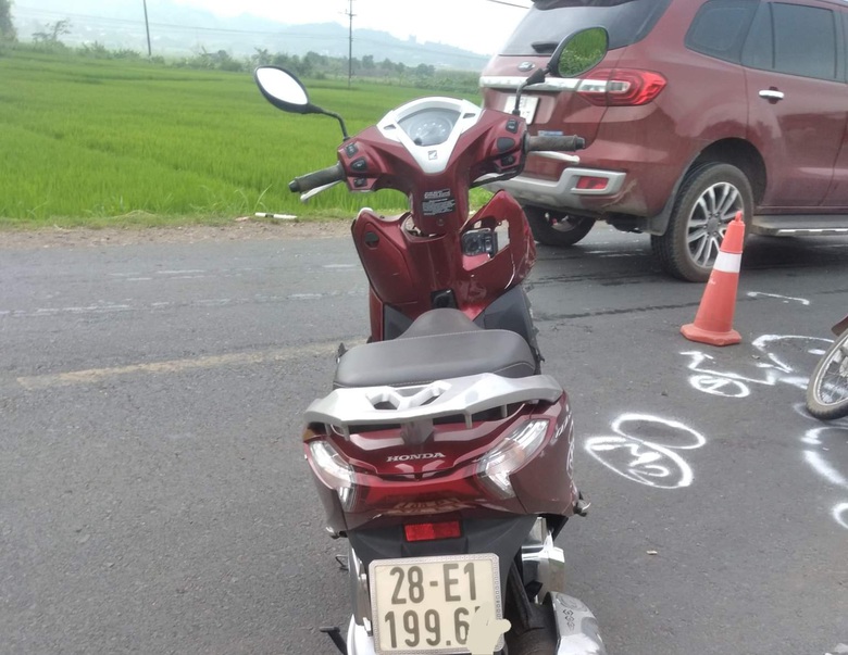 Gặp tai nạn tr&ecirc;n đường tới trường, một c&ocirc; gi&aacute;o tử vong- Ảnh 1.