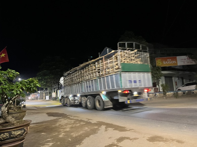 B&igrave;nh Định: CSGT v&agrave;o cuộc xử l&yacute; xe qu&aacute; tải lộng h&agrave;nh tr&ecirc;n đường tỉnh- Ảnh 11.