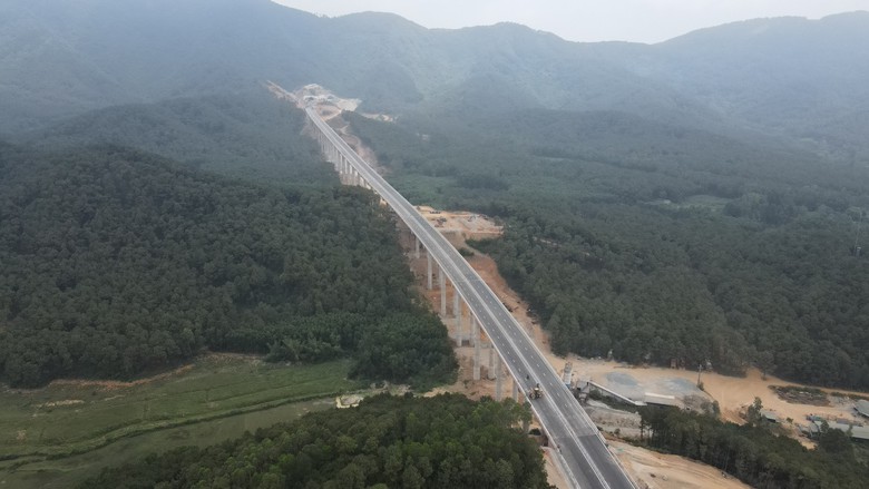 Tinh thần tương trợ l&agrave;m n&ecirc;n kỳ t&iacute;ch ở cao tốc Diễn Ch&acirc;u - B&atilde;i Vọt- Ảnh 3.