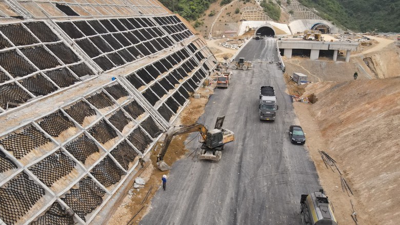 Tinh thần tương trợ l&agrave;m n&ecirc;n kỳ t&iacute;ch ở cao tốc Diễn Ch&acirc;u - B&atilde;i Vọt- Ảnh 12.