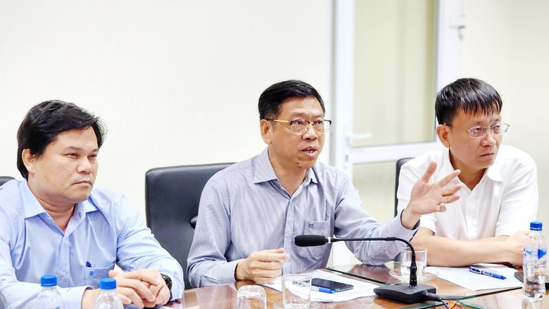 Thứ trưởng Bộ GTVT: Huy động mọi nguồn lực tìm kiếm thuyền viên mất tích vụ chìm sà lan- Ảnh 1. Thứ trưởng Bộ GTVT: Huy động mọi nguồn lực tìm kiếm thuyền viên mất tích vụ chìm sà lan- Ảnh 1.