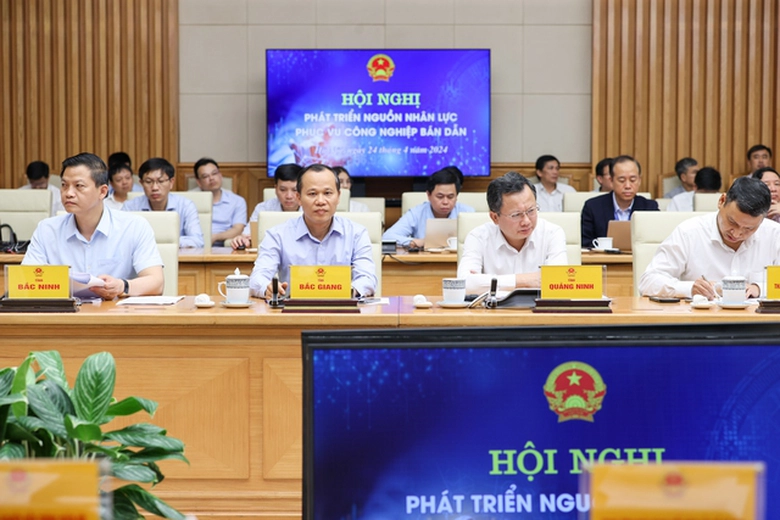 Thủ tướng: Tạo cơ chế ưu đ&atilde;i, đặc th&ugrave; để đ&agrave;o tạo tới 100.000 nh&acirc;n lực c&ocirc;ng nghiệp b&aacute;n dẫn- Ảnh 2.