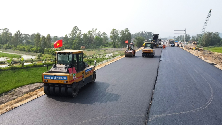 Dự &aacute;n cao tốc đoạn Diễn Ch&acirc;u - B&atilde;i Vọt: Nh&agrave; thầu đầu ti&ecirc;n c&aacute;n đ&iacute;ch vượt mốc 30/4/2024- Ảnh 8.