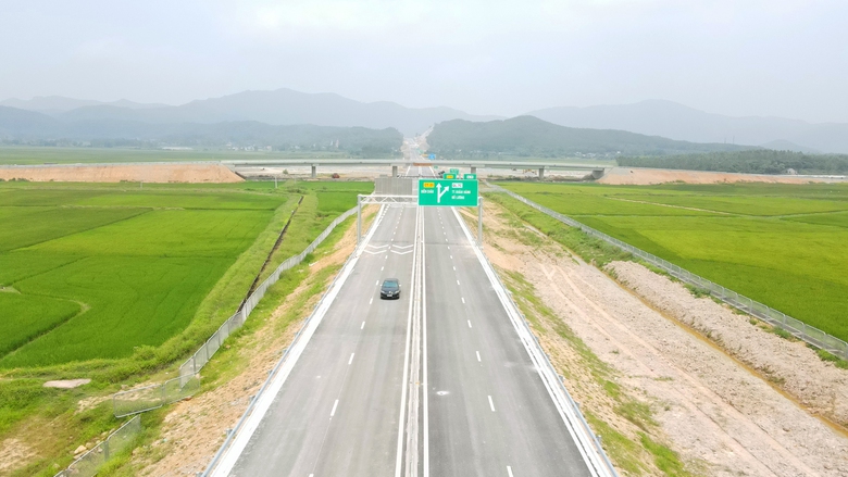 Dự &aacute;n cao tốc đoạn Diễn Ch&acirc;u - B&atilde;i Vọt: Nh&agrave; thầu đầu ti&ecirc;n c&aacute;n đ&iacute;ch vượt mốc 30/4/2024- Ảnh 4.