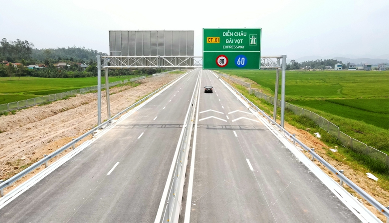 Dự &aacute;n cao tốc đoạn Diễn Ch&acirc;u - B&atilde;i Vọt: Nh&agrave; thầu đầu ti&ecirc;n c&aacute;n đ&iacute;ch vượt mốc 30/4/2024- Ảnh 1.