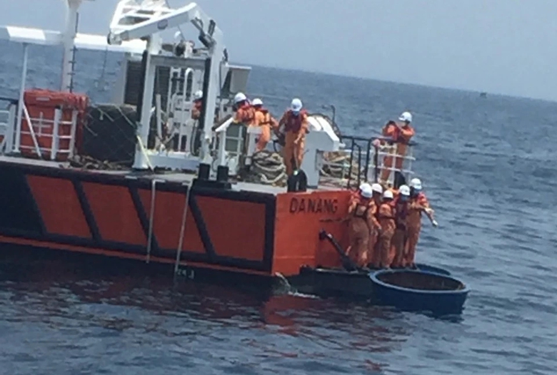 T&igrave;m thấy th&ecirc;m một thuyền vi&ecirc;n tr&ecirc;n s&agrave; lan bị ch&igrave;m ở Quảng Ng&atilde;i- Ảnh 6.