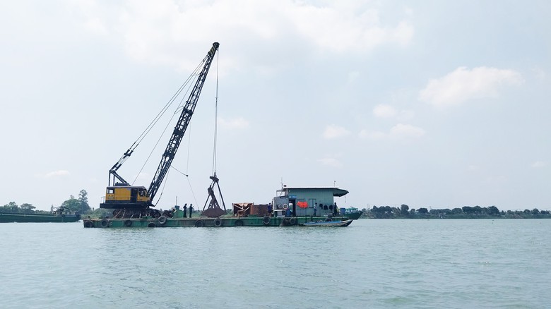 Nh&agrave; thầu bắt đầu đưa c&aacute;t về c&ocirc;ng trường cao tốc Cần Thơ - C&agrave; Mau- Ảnh 1.