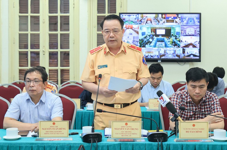 CSGT sẽ tập trung kiểm so&aacute;t xe kh&aacute;ch, m&ocirc; t&ocirc; đi phượt dịp nghỉ lễ 30/4- Ảnh 2.