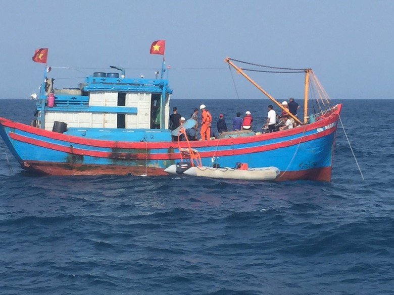 T&igrave;m thấy th&ecirc;m một thuyền vi&ecirc;n tr&ecirc;n s&agrave; lan bị ch&igrave;m ở Quảng Ng&atilde;i- Ảnh 2.