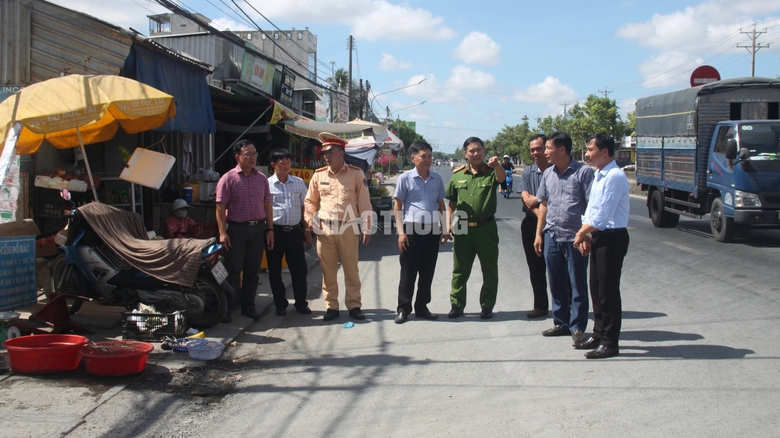 Kiểm tra điểm mở dải phân cách mất ATGT trên QL1 sau phản ánh của Báo Giao thông- Ảnh 1. Kiểm tra điểm mở dải phân cách mất ATGT trên QL1 sau phản ánh của Báo Giao thông- Ảnh 1.