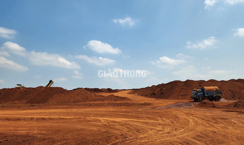 Thi c&ocirc;ng cao tốc Kh&aacute;nh H&ograve;a - Bu&ocirc;n Ma Thuột gặp kh&oacute; v&igrave; thiếu b&atilde;i đổ thải- Ảnh 2.