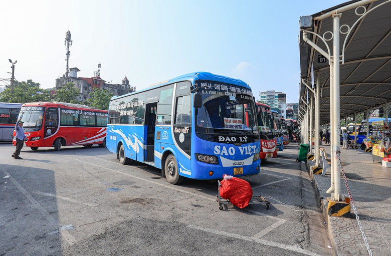 Bến xe H&agrave; Nội trước cao điểm nghỉ lễ 30/4-1/5- Ảnh 1.