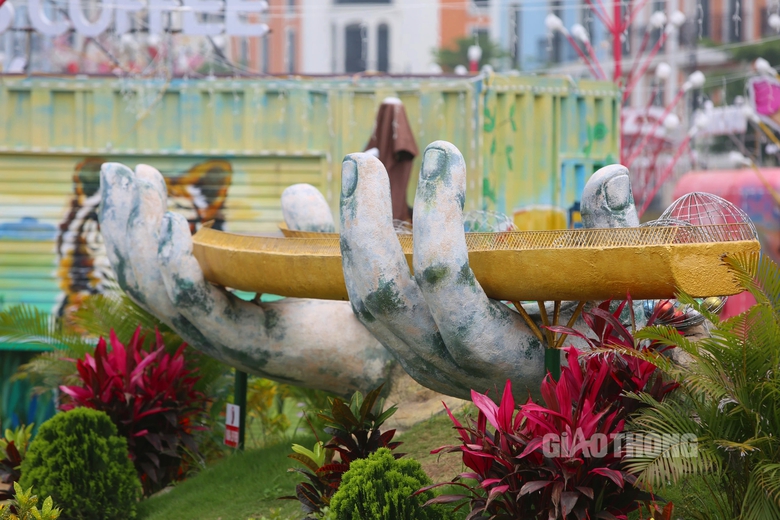 Chi&ecirc;m ngưỡng quảng trường biển Sầm Sơn trước ng&agrave;y khai hội- Ảnh 12.