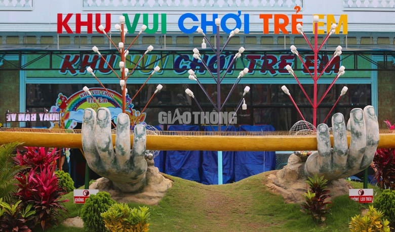 Chi&ecirc;m ngưỡng quảng trường biển Sầm Sơn trước ng&agrave;y khai hội- Ảnh 13.