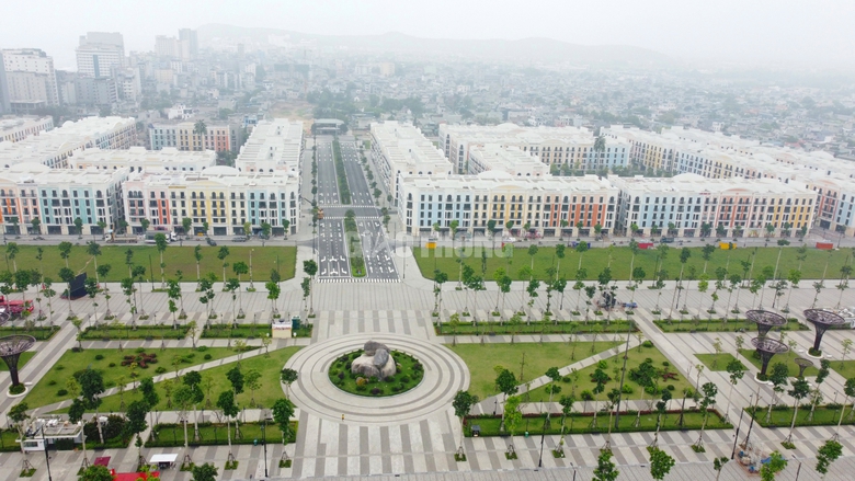 Chi&ecirc;m ngưỡng quảng trường biển Sầm Sơn trước ng&agrave;y khai hội- Ảnh 3.