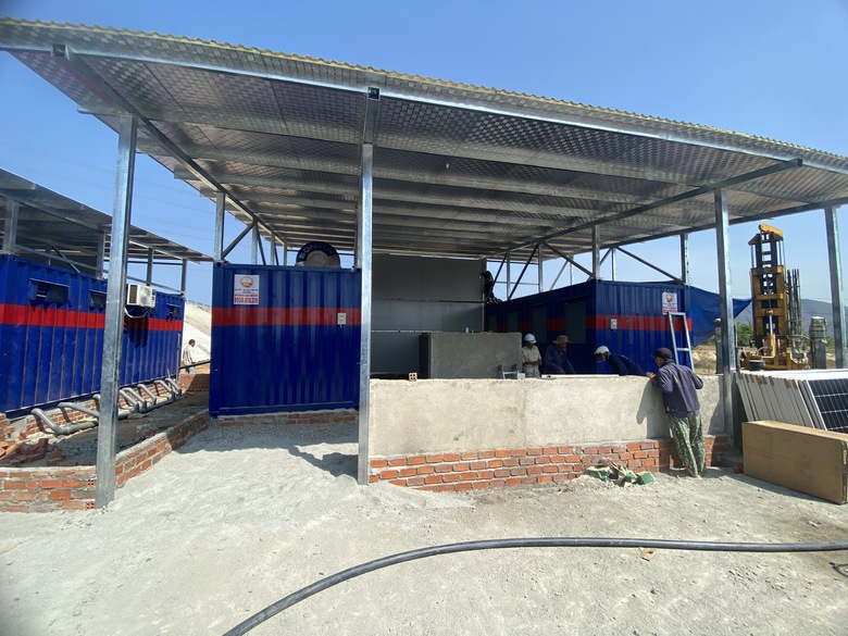 Ph&aacute;t nước suối miễn ph&iacute; tr&ecirc;n cao tốc Cam L&acirc;m - Vĩnh Hảo- Ảnh 3.