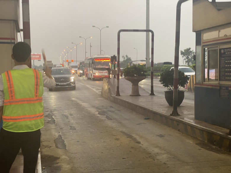 Trạm thu ph&iacute; cửa ng&otilde; Thủ đ&ocirc; th&ocirc;ng tho&aacute;ng ng&agrave;y cuối trước kỳ nghỉ lễ 30/4- Ảnh 3.